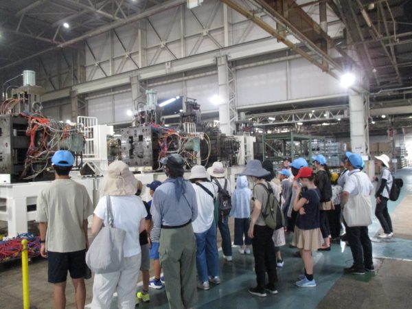 三菱自動車見学の様子